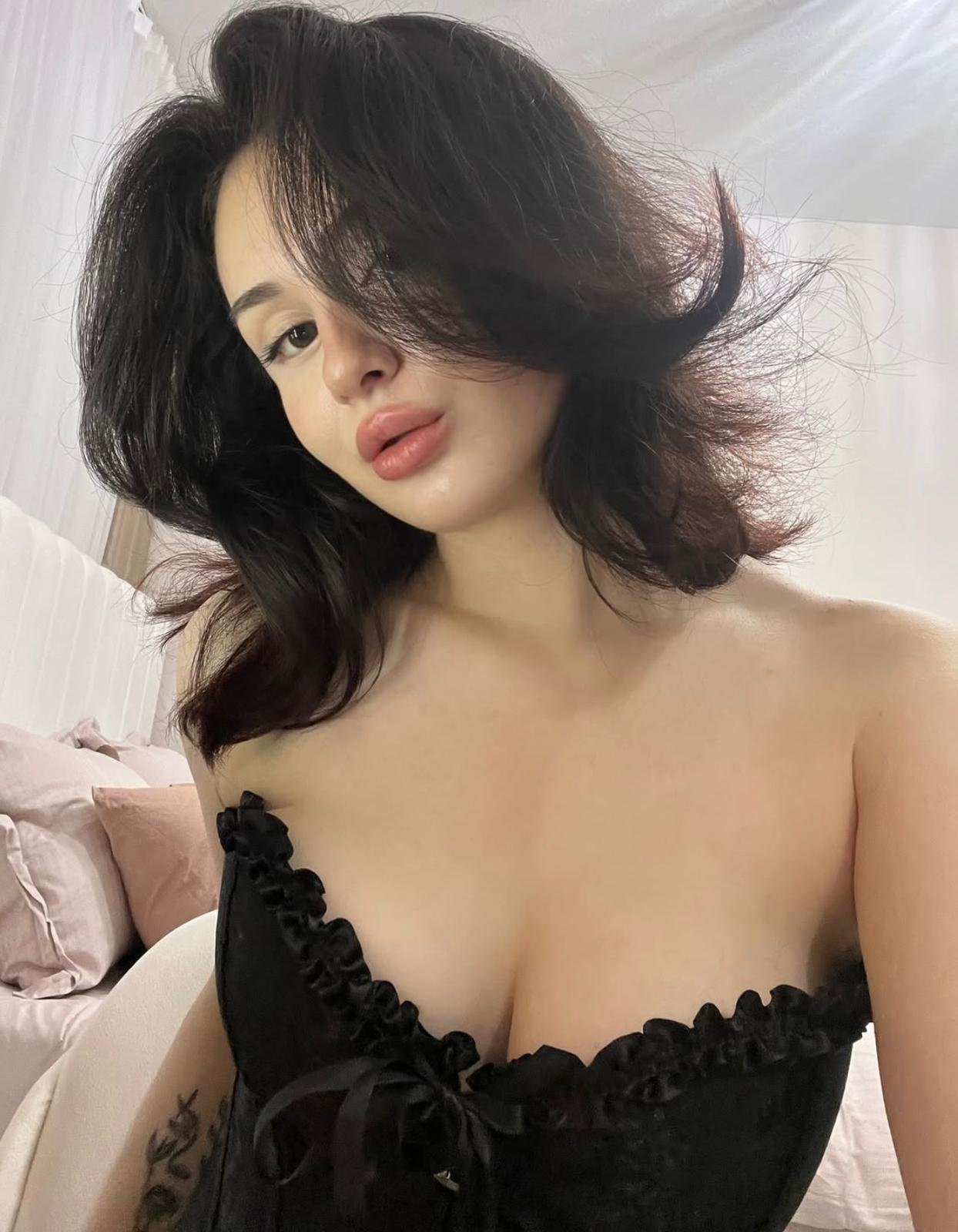 Yeşilyurt Hayatın Işığı Bayan Escort Ada